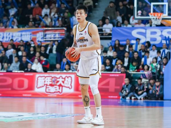 屋漏偏逢連夜雨！張鎮(zhèn)麟7中1僅得2分2板4助 末節(jié)受傷離場